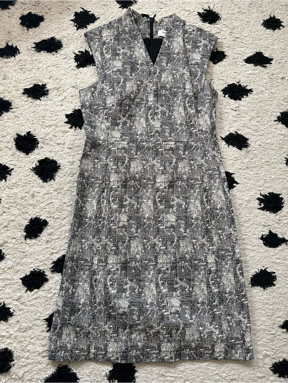 M.M.LaFleur size 8 Sleeveless Gray Patterned Sheath Dress